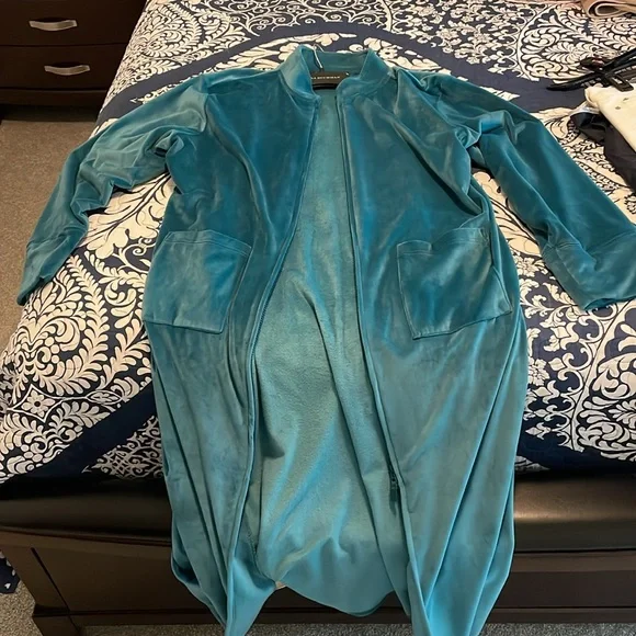 Women's Velour Robe - Size XL/1X - Picture 5 of 5